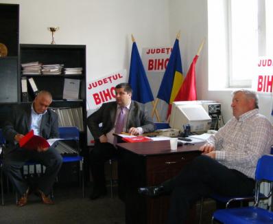 Mang: Independenţii din Bihor aşteaptă bani de la generalul Oprea şi funcţii de la PDL 